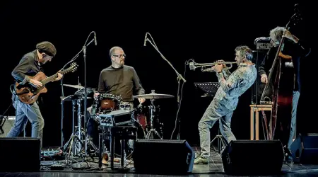  ??  ?? Jazz Paolo Fresu con il suo Devil Quartet aprirà la rassegna