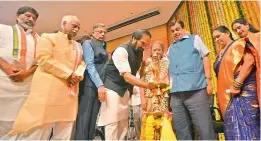  ??  ?? Union minister Nitin Gadkari along with special invitee and TPCC president Uttam Kumar Reddy at a function in the city on Saturday. — P Anil Kumar