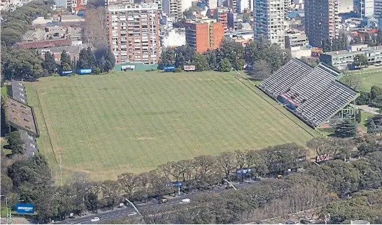  ?? Archivo ?? Salvo por escasos allegados a los equipos, por ahora las tribunas de las canchas de Palermo estarán vacías durante el gran torneo