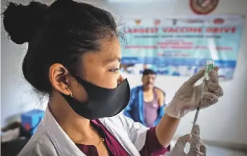  ?? AP ?? A nurse prepares to administer vaccine for Covid-19 at a private vaccinatio­n centre in Guwahati, Assam.