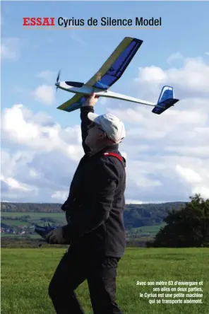  ??  ?? Avec son mètre 63 d’envergure et ses ailes en deux parties, le Cyrius est une petite machine qui se transporte aisément.