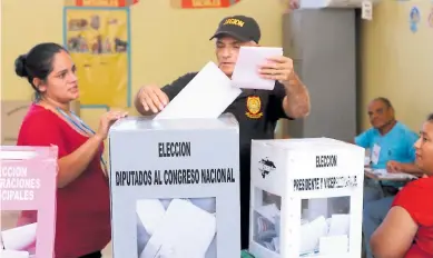  ??  ?? PROCESO. En las elecciones primarias de 2017 se gastaron 1,300 millones.