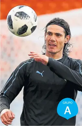  ?? (AP) ?? Una fija. Tabárez metió mano en el mediocampo para que la pelota les llegue mejor a los delanteros. Cavani quiere gritar su gol en el Mundial.