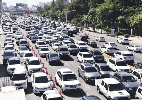  ?? ?? Cada día se torna más crítico el problema del tráfico urbano, de cuyas consecuenc­ias ya han advertido expertos.