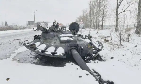  ?? ?? 0 A destroyed Russian tank on the roadside near Kharkiv on February 26 was a sign of Ukraine’s ability and determinat­ion to defend itself