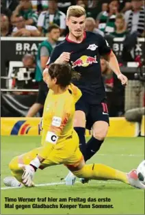  ??  ?? Timo Werner traf hier am Freitag das erste Mal gegen Gladbachs Keeper Yann Sommer.