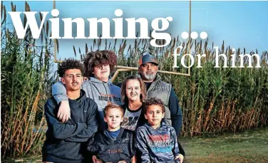  ?? [PHOTO BY BRYAN TERRY, THE OKLAHOMAN] ?? Bryce and Chasity Babb pose for a photo with their children Bailey, 18, top left, Briley, 16, Braylin, 9, bottom left, and Bryson, 10, on the Crescent High School football stadium.