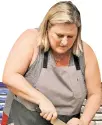  ??  ?? Bridget Everett shows off her new knife skills on set.