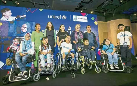  ??  ?? Participan­ts of the #ThisAbilit­y Makethon 2017 (front row) with (back row, fr left) Petrosains CEO Tengku Nasariah Tengku Syed Ibrahim, Clark-Hattingh, Unicef Ambassador Lisa Surihani, Fezia Tyebally and Zhariff.