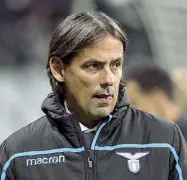  ??  ?? In panchina Simone Inzaghi, 42 anni, cresciuto in casa: da aprile 2016 guida la Lazio