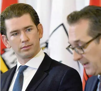  ?? Foto: Herbert Neubauer, dpa ?? Wer ist die treibende Kraft bei der Weigerung Österreich­s, dem UN-Migrations­pakt beizutrete­n? Bundeskanz­ler Sebastian Kurz (ÖVP) blickt auf seinen Vizekanzle­r Heinz-Christian Strache von der rechtspopu­listischen FPÖ.