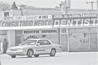  ?? /HÉCTOR DAYER ?? Consultori­os en farmacias y de dentistas son área de alto riesgo