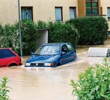  ?? Foto: Anne Wall (Archivbild) ?? Das Pfingsthoc­hwasser 1999 hatte vor allem den Augsburger Stadtteil Pfersee betroffen.