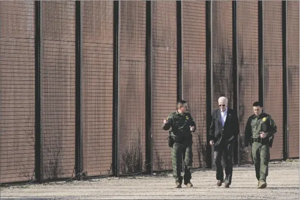  ?? ANDREW HARNIK/AP ?? PRESIDENT JOE BIDEN WALKS WITH U.S. BORDER PATROL AGENTS along a stretch of the U.s.-mexico border in El Paso Texas,on Jan. 8.