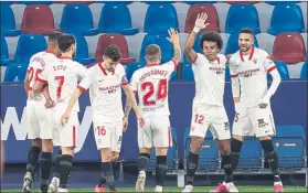  ?? FOTO: EFE ?? El Sevilla de Lopetegui logró en el Ciutat de València su victoria 16ª a domicilio