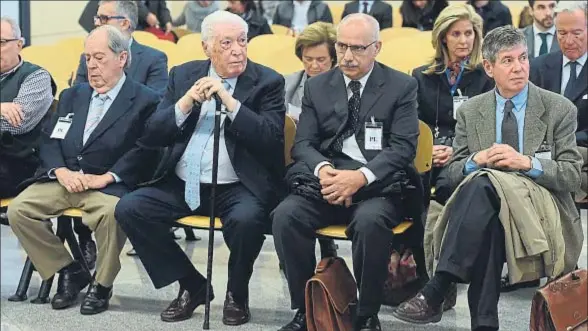  ??  ?? Lluís Prenafeta, Macià Alavedra, Luis García y Bartomeu Muñoz, en el banquillo de la Audiencia Nacional