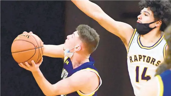  ?? RICK KINTZEL/THE MORNING CALL ?? Notre Dame’s Brendan Boyle, left, will be among the area’s premier players in the 2021-22 summer league basketball season at Cedar Beach Park.