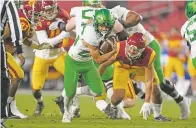  ?? ASHLEY LANDIS/ASSOCIATED PRESS ?? Oregon running back Travis Dye caught a touchdown in the third quarter Friday against No. 13 Southern California in Los Angeles. The Ducks won the Pac-12 title, 31-24, and claimed a New Year’s Six bowl berth.