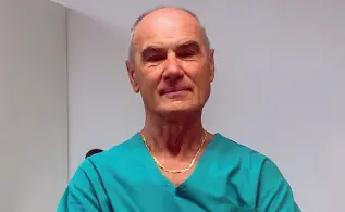  ??  ?? Esperto Specializz­ato in Anestesia e Rianimazio­ne all’Università di Padova nel 1981, Giampaolo Berlanda è stato direttore dell’unità operativa di anestesia e rianimazio­ne dell’ospedale Valli del NoceCles da ottobre 2003 a febbraio 2015