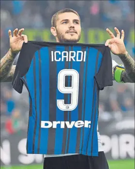  ?? FOTO: EFE ?? Icardi, a lo Messi Sentenció en el 90’ al Milan y se sacó la camiseta para mostrarla