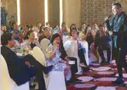  ??  ?? Gary Valenciano serenades guests.