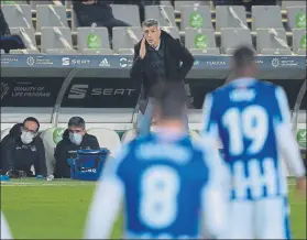  ?? FOTO: MANEL MONTILLA ?? Imanol, dando instruccio­nes “El fútbol nos debe una y será este año”, afirmó