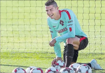  ?? FOTO: EFE ?? ¿Jugará Cristiano Ronaldo? Todo hace indicar que sí lo hará pese a estar apercibido de sanción. En Portugal le hizo 4 goles a Andorra