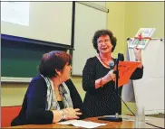  ?? CECILY LIU/CHINA DAILY ?? Sonja Muhlberger gives a talk at the Confucius Institute of Cattolica University.