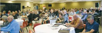  ??  ?? Des délégués des villes et villages membres de l’Associatio­n francophon­e des municipali­tés du N.-B. sont réunis à Bathurst. - Acadie Nouvelle: Béatrice Seymour