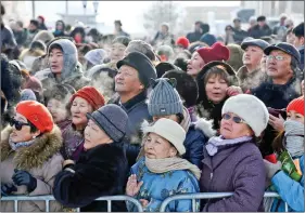  ?? REUTERS ?? People brave cold weather as they gather to see the Dalai Lama at the Gandan Tegchinlen monastery in Ulaanbaata­r, Mongolia, on 19 Novembe.