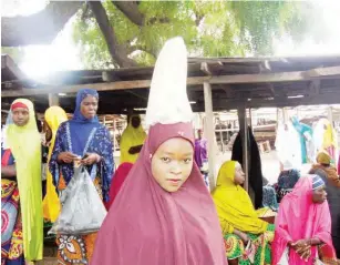  ?? ?? Shea butter placed on the head is a form of advertisem­ent which goes back many years