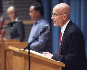  ?? Arnold Gold / Hearst Connecticu­t Media ?? Councilper­son Barry Lee Cohen debates West Haven Mayor Nancy Rossi at West Haven High School on Wednesday.