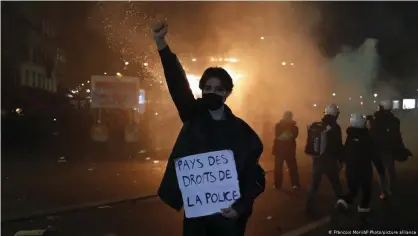  ??  ?? Protestas contra la violencia policial en Francia.