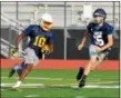  ?? DEBBY HIGH — FOR DIGITAL FIRST MEDIA ?? Wissahicko­n’s Rahsheed Wright catches a pass against CR North in a 7-on-7 scrimmage Tuesday night.