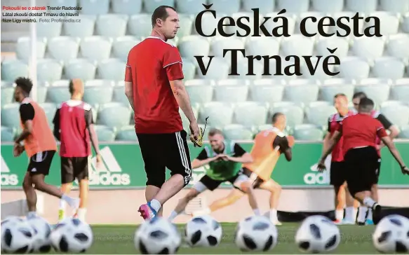  ?? Foto: Profimedia.cz ?? Pokouší se o zázrak Trenér Radoslav Látal zkouší dostat Trnavu do hlavní fáze Ligy mistrů.