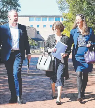  ?? Picture: GLENN HAMPSON ?? Bond University's Michael Dean shows Prince Andrew’s Private Secretary Amanda Thirsk and Jane Ferguson, sister of Sarah Ferguson, around campus yesterday.