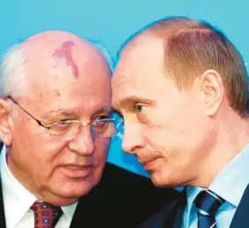  ?? CARSTEN REHDER/AP ?? Russia’s President Vladimir Putin, right, talks with former Soviet President Mikhail Gorbachev at the start of a news conference in 2004 in Schleswig, northern Germany.