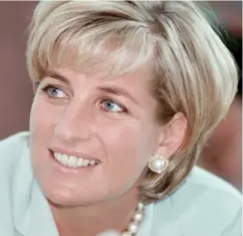  ?? AP ?? Prinsesse Diana meddeler at hun hadde fått innvilget skilsmisse fra prins Charles.
