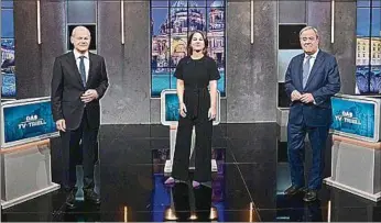  ??  ?? CANDIDATOS. Olaf Scholz, Annalena Baerbock y Armin Laschet en pleno debate televisivo anoche.