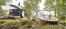  ?? NIELS BUSCH NYT ?? A boathouse and hot tub at Stedsans in the Woods, a rural retreat in the remote forests of southern Sweden, in September 2018.