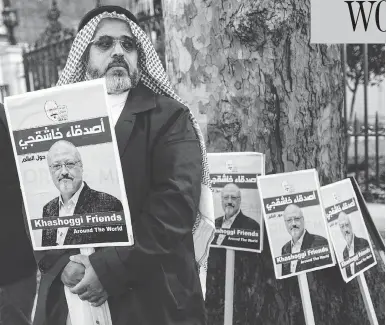  ?? JACK TAYLOR / GETTY IMAGES ?? A protester demonstrat­es against the killing of journalist Jamal Khashoggi outside the Saudi Arabian Embassy in London on Friday. The Turkish president has called on Saudi Arabia to extradite the suspects in Khashoggi’s death.