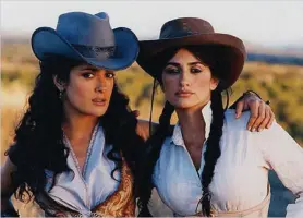  ??  ?? Esta coproducci­ón de Francia, México y Estados Unidos, convirtió en grandes amigas a la actriz española y a Salma Hayek.
“BANDIDAS” (2006).