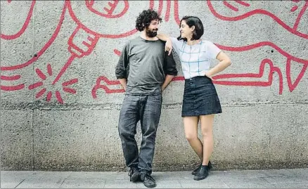  ?? INMA SAINZ DE BARANDA ?? Marcel Bagés y Maria Arnal, fotografia­dos ayer en Barcelona