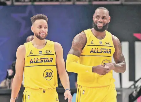  ?? ?? LeBron James y Stephen Curry, dos veteranos jugadores, son las principale­s caras de la NBA.