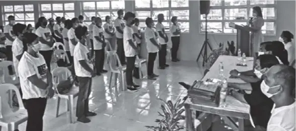  ??  ?? Household members from Lambunao, Iloilo are presented to the local government unit in this undated photo as among those exiting from the Pantawid Pamilyang Pilipino Program.