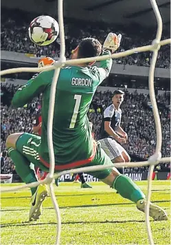  ?? Picture: Getty. ?? Oxlade-Chamberlai­n’s shot beats Craig Gordon.