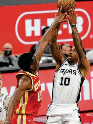  ?? Photos by Kin Man Hui / Staff photograph­er ?? Demar Derozan did everything he could to keep the Spurs in Thursday night’s game, hitting a jumper to send the game to overtime and finishing with 36 points and nine assists.