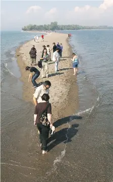  ?? DAN JANISSE ?? Visitors at Canada’s most southern mainland point in 2007. The point has long since disappeare­d.