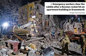  ?? Yevgen Honcharenk­o ?? > Emergency workers clear the rubble after a Russian rocket hit an apartment building in Kramatorsk