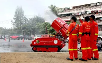  ??  ?? Bangkok authoritie­s wash the dust off streets in the capital city after the particulat­e matter (PM2.5) reached a hazardous level in the past week in Bangkok, Thailand. — Reuters photo